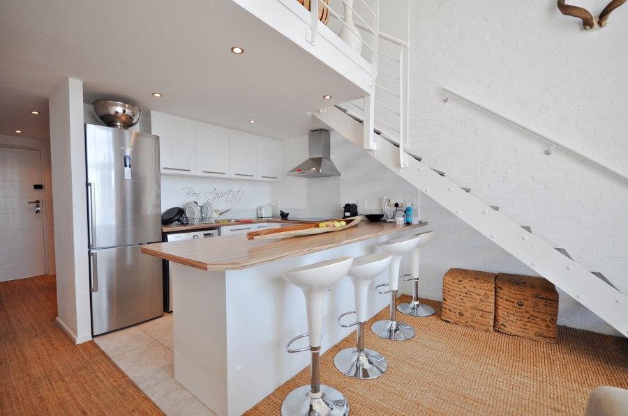 To Let 1 Bedroom Property for Rent in Green Point Western Cape